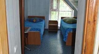 Гостевой дом Inn Domik U Morya Саки Двухместный номер с 2 отдельными кроватями и общей ванной комнатой-1