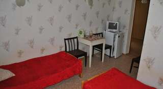 Гостевой дом Inn Domik U Morya Саки Трехместный номер с душем-16