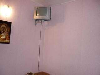 Гостевой дом Inn Domik U Morya Саки Двухместный номер с 2 отдельными кроватями и душем-3