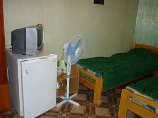 Гостевой дом Inn Domik U Morya Саки Трехместный номер с душем-5