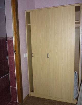 Гостевой дом Inn Domik U Morya Саки Двухместный номер с 2 отдельными кроватями и душем-2